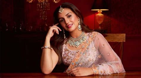 huma qureshi wraps  leila desinema