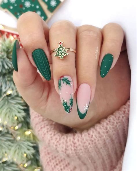 Новогодний маникюр. | Stylish nails, Gel nails, Xmas nails