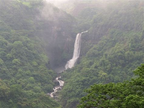 Malshej Ghat- A drive under the waterfalls - The Traveling CA