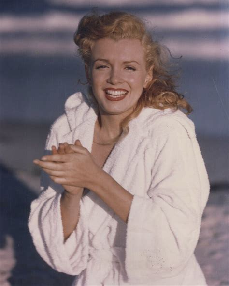 Marilyn at Tobey Beach, 1949. | Marilyn monroe fashion, Marilyn monroe