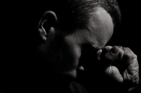 Homme de tristesse dans l'ombre Photo stock libre - Public Domain Pictures