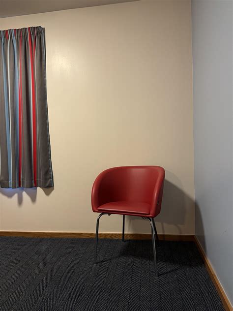 Anyone wanna come sit in the cuck chair at my hotel? : r/okbuddyretard