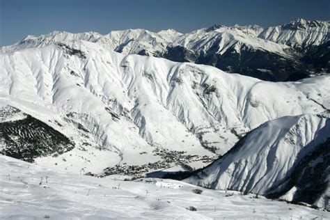 Alpes franceses IV imagem de stock. Imagem de neve, azul - 4077093