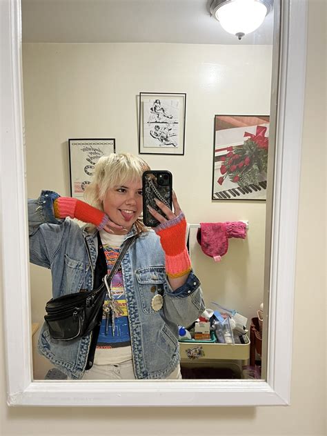 Cleo🤍Valentine•NYC•PHL on Twitter: "I promise to answer my emails today