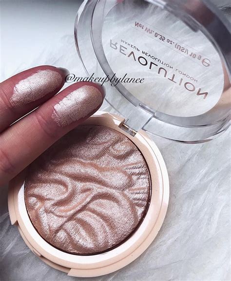 Хайлайтеры в новой линейке Reloaded Highlighter | Хайлайтеры, Косметика ...