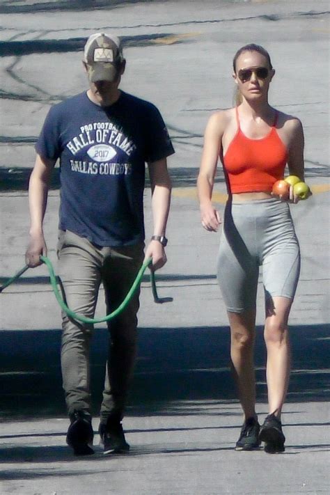 Kate Bosworth in Skintight Activewear 05/25/2020 • CelebMafia
