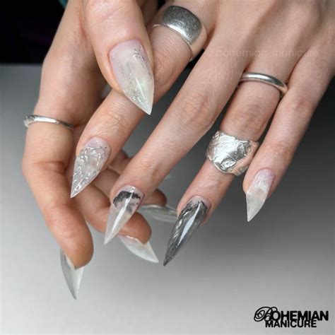 Когти с дизайном in 2024 | Beige nails, Oval nails, Matte nails