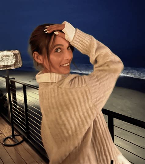 Emma Chamberlain [2025 Update]: YouTube & Net Worth - Celeb Doko