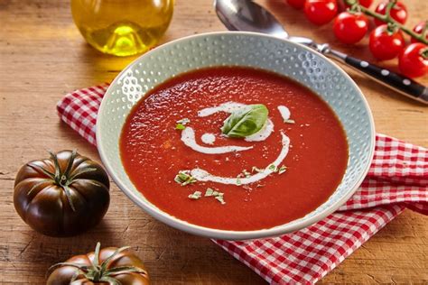 Томатный суп-пюре с базиликом – простой и вкусный рецепт, как ...