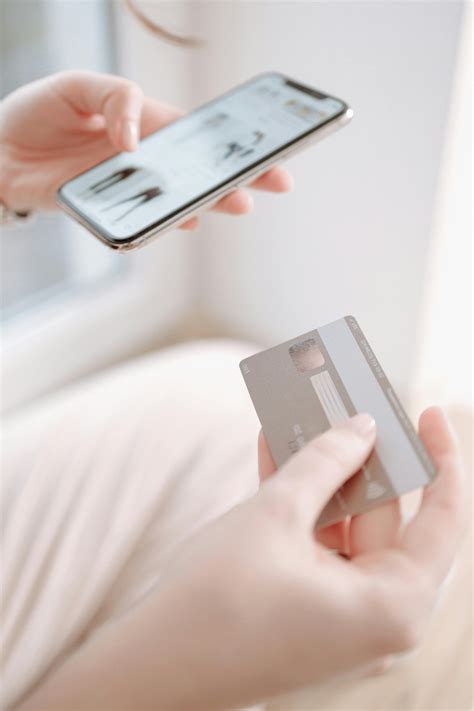 How Social Proof Influences Your Spending Habits - Roodnie Sanon