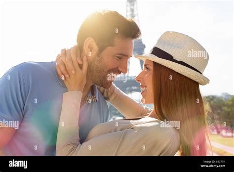 Portrait of two women in paris hi-res stock photography and images - Alamy
