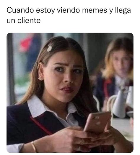 cuando estoy viendo memes  llega  cliente memes