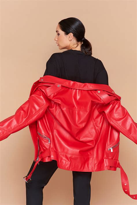 Косуха красная oversize мягкая кожа – купить за 71 250 ₽ | Beribegi