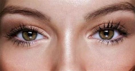 how to put mascara on lower eyelashes