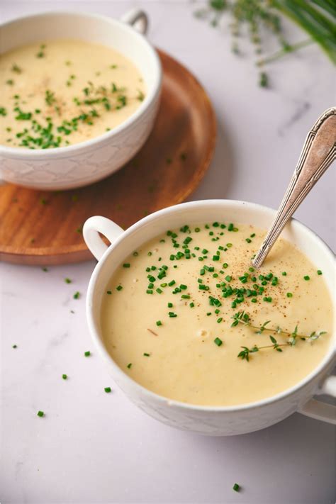 The BEST Potato Leek Soup Recipe (Easy To Prep In 5 Minutes)