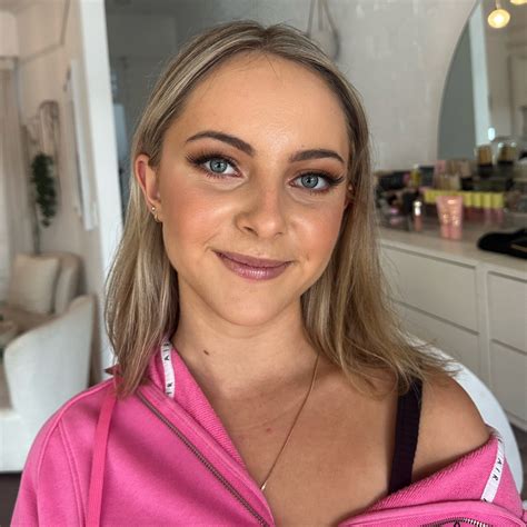 LYN PETERS | MAKEUP ARTIST (@thelyneffect_) • Instagram photos and videos