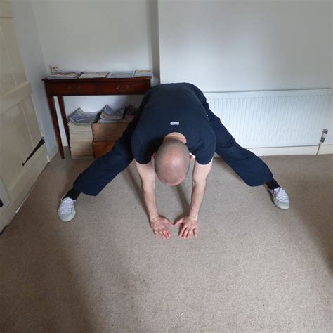 wide stance  bend alistair ramsay fitness
