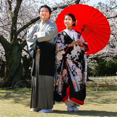 japanese-couple-in-traditional-dress image - Free stock photo - Public