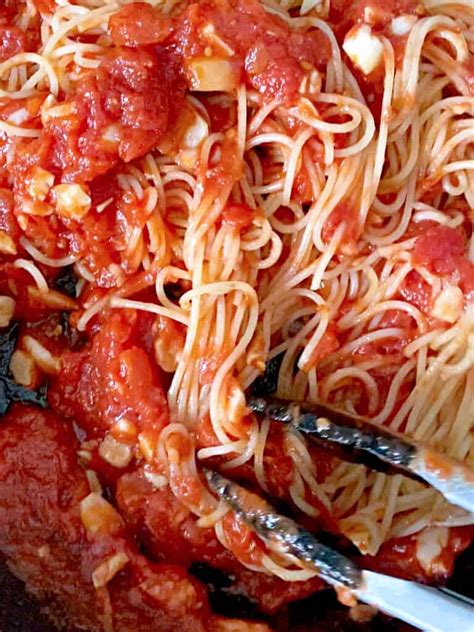 Tomato Garlic Pasta - The Greek Foodie