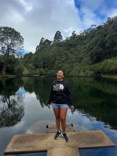 Larissa Castro | Just breathe 🌱🌎 | Instagram