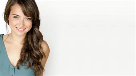 Milana Vayntrub Wallpapers Images Photos Pictures Backgrounds