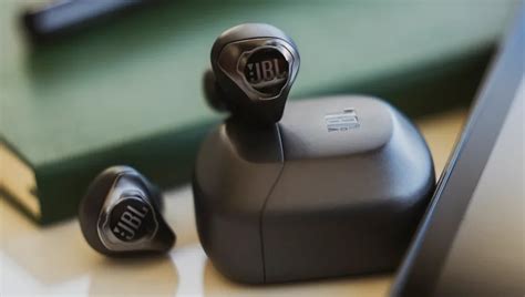 Новости — JBL привезла в Россию свои лучшие беспроводные наушники с ...