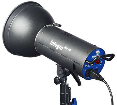 Kompakter Studioblitz: Integra Mini 600 von Hensel - photoscala