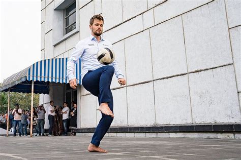 Magnus Carlsen makes it to the Top Ten of the Football Fantasy League ...