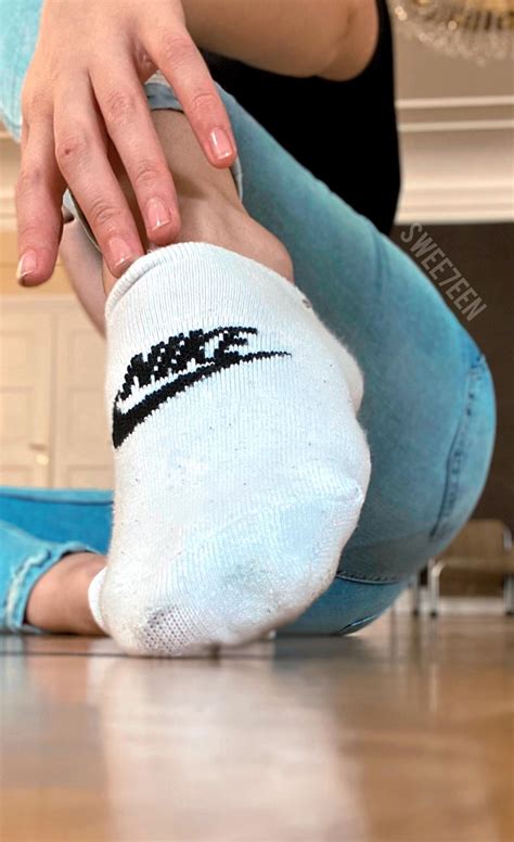 Sweaty white nike socks : r/anklesocksNSFW