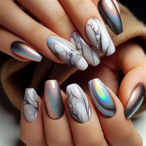 Uñas efecto aurora: 20 Diseños luminosos que transforman tu manicura 2025