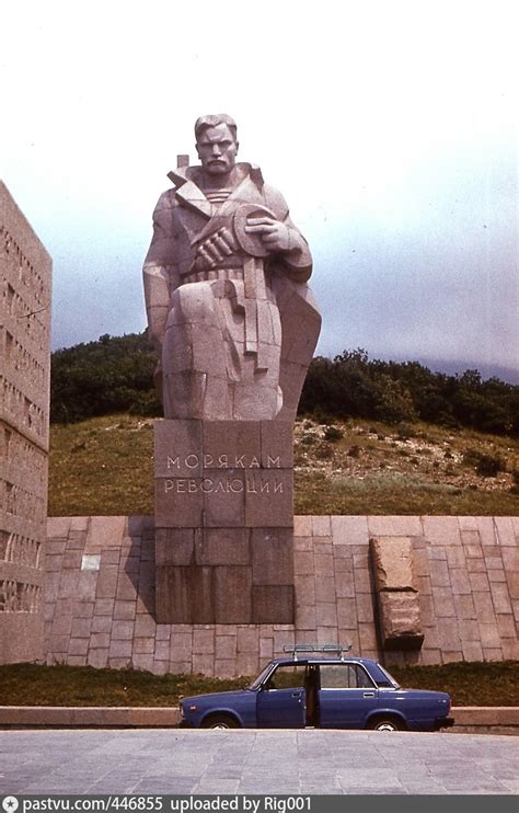 Памятник морякам
