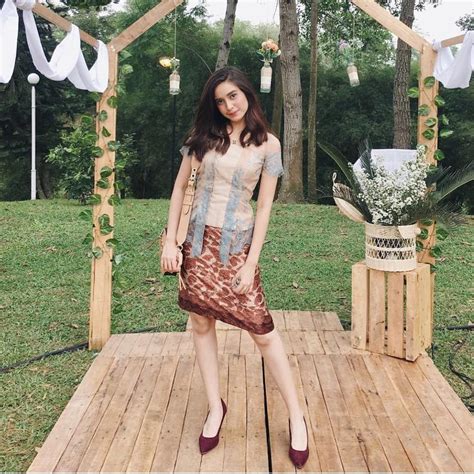 Model Kebaya Kondangan