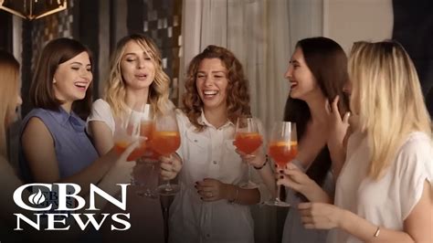 'Mommy Wine Culture': Young Moms Being Pressured to Drink to Cope with ...