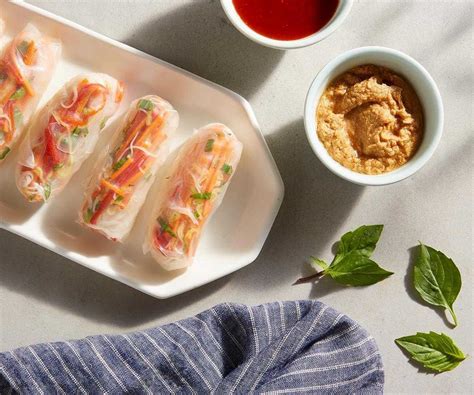 Veggie Spring Rolls with Peanut Sauce and Sweet Chili Sauce | EL MEJOR NIDO