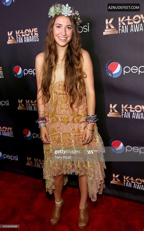 LAUREN DAIGLE Feet - AZNudeFeet