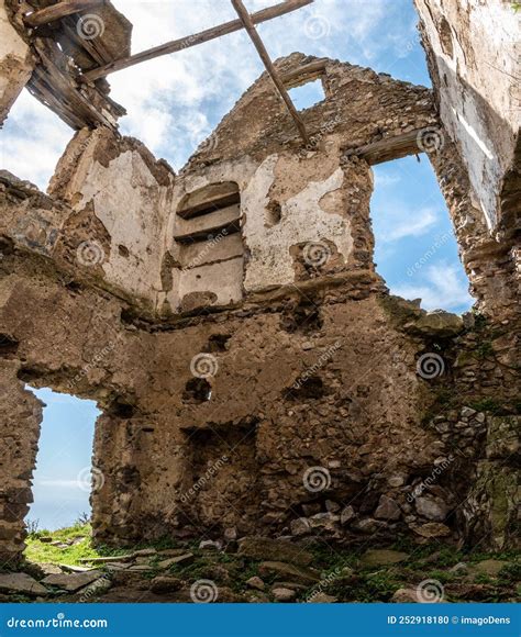 Una Casa En Ruinas En El Famoso Camino De Los Dioses En La Costa