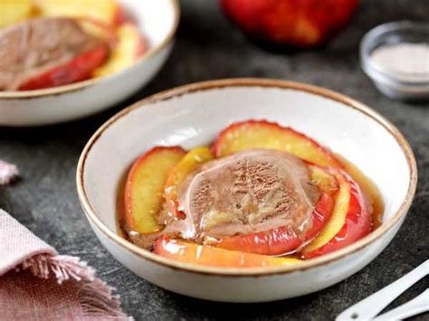 Жареные яблоки с сахаром и корицей на сковороде — рецепт с фото пошагово