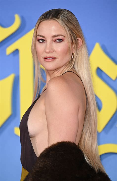 Kate Hudson hat gerade ein transparentes Cut-out-Kleid mit diesem