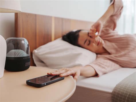 It turns out that hitting the snooze button is not that bad for you