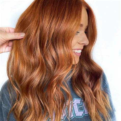 Cabelo Castanho Cobre - O cabelo castanho claro acobreado dará à sua pele um brilho inacreditável