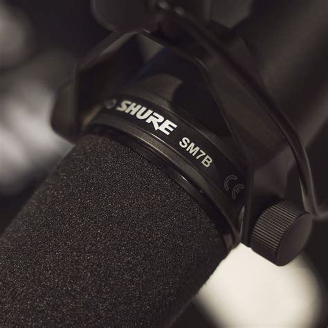 Купить вокальный микрофон Shure SM7B по цене от 49900 руб ...