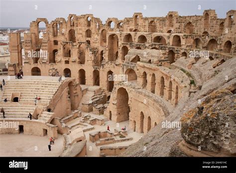 amphitheatre  el jem   oval amphitheatre   modern day city