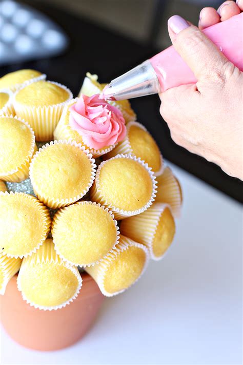 how to make a flower bouquet with cupcakes