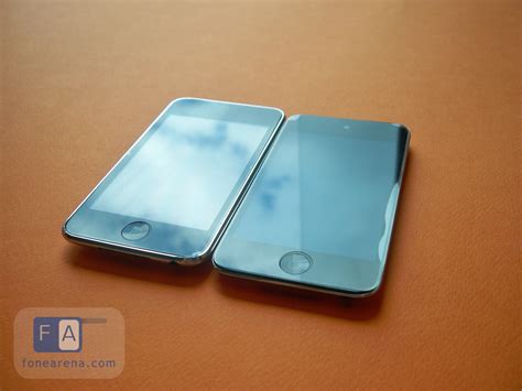 iPod Touch 4G vs 3G – Hardware Tour, Size And Retina Display Comparison