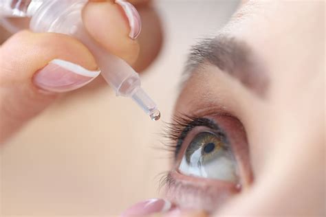 Опасны для жизни: FDA просит не пользоваться глазными каплями ...