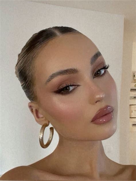 Pin by Mariana Mora Gómez on Maquillaje nude in 2025 | Prom eye makeup