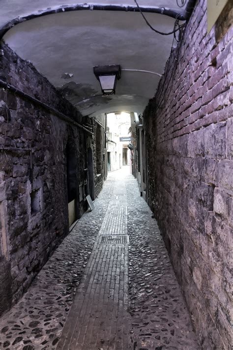 In The Alley Free Stock Photo - Public Domain Pictures