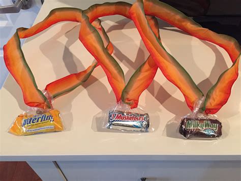 Gold, silver and bronze metals for winners | Thanksgiving family