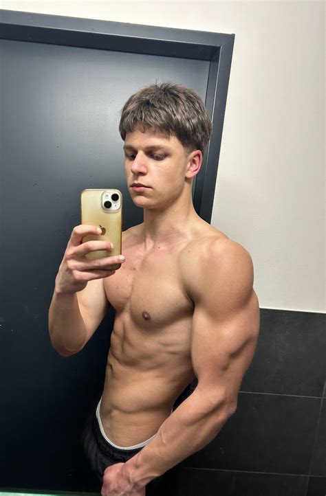 (19)Wanna train together? : r/Daddy