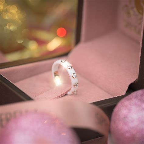 prsten ili burma sa keramikom  brilijantima burme beograd cena